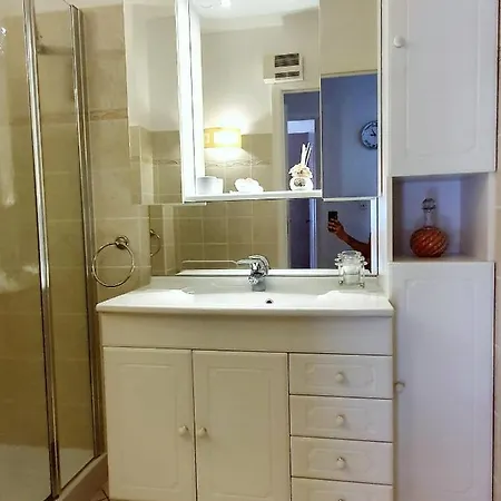 Apartment Traversant Avec Parking Gratuit Et Navette Gratuite A 2 Mn A Pied *
