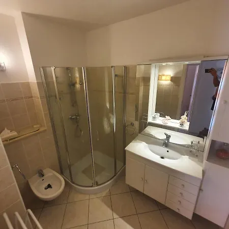 Apartment Traversant Avec Parking Gratuit Et Navette Gratuite A 2 Mn A Pied *