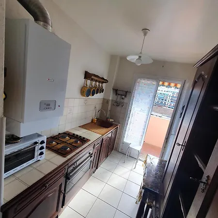 Apartment Traversant Avec Parking Gratuit Et Navette Gratuite A 2 Mn A Pied